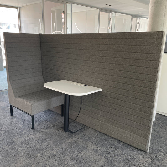 Besprechungsmodul, Marelli, mit Tisch und Bank