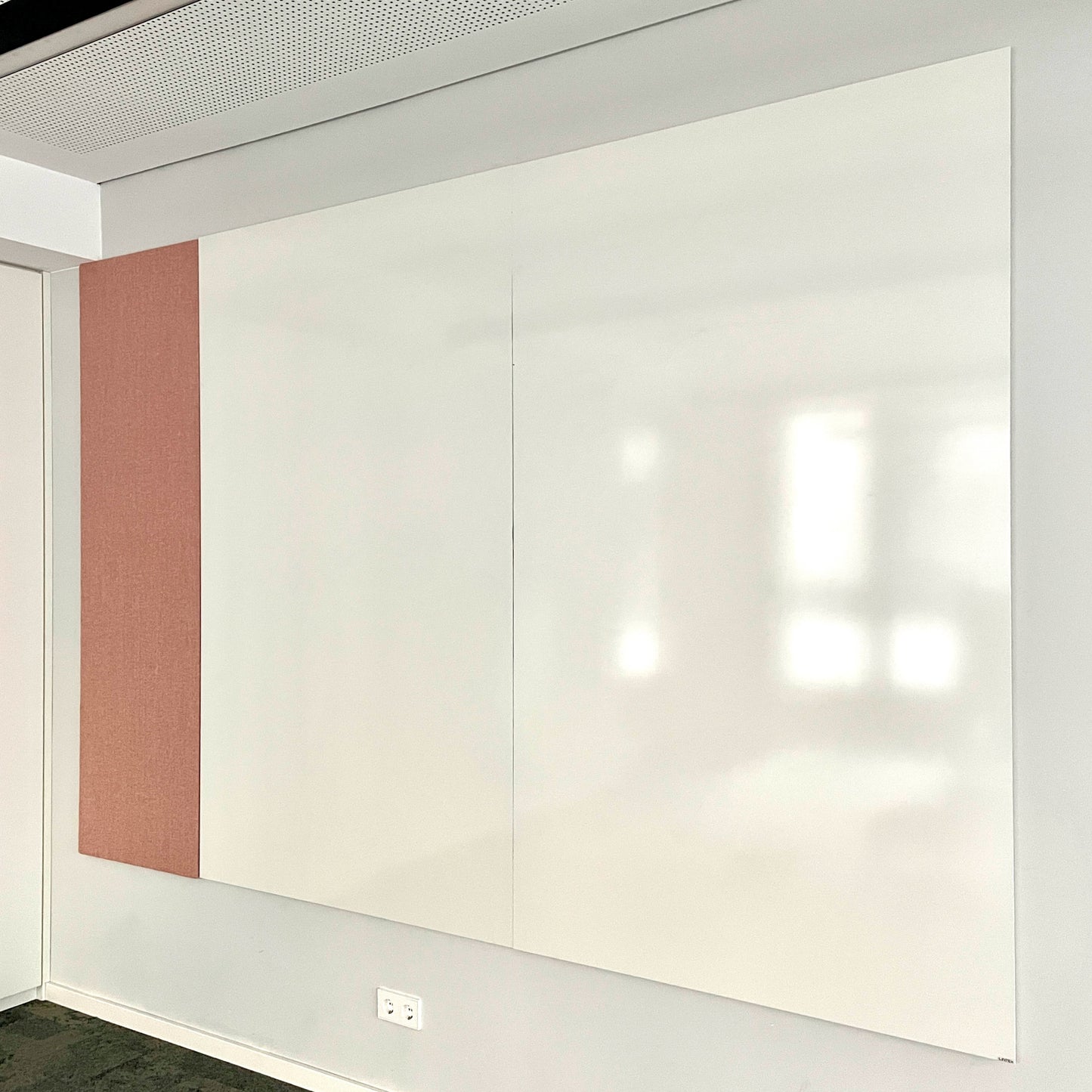 Whiteboard, Lintex, 119x199 cm, mit Filz-Pinnwand